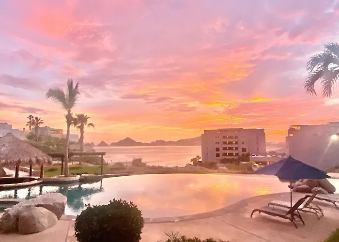 Beachfront Luxury W Pool Apartment *