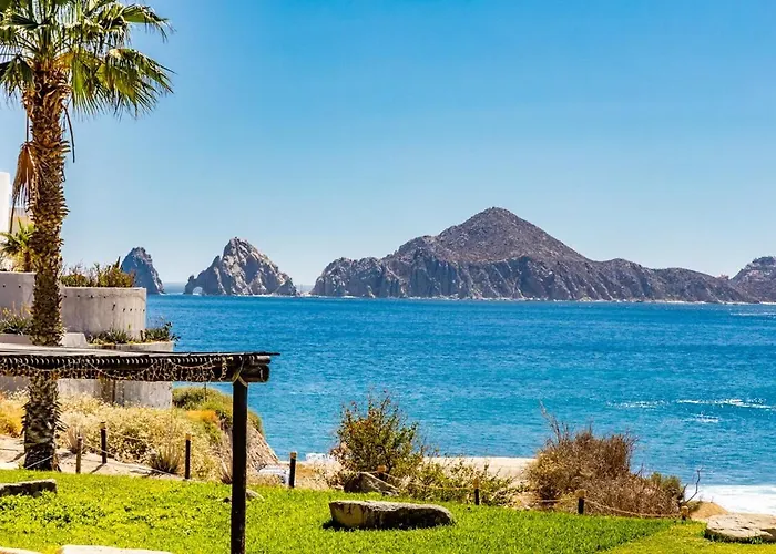 Beachfront Luxury W Pool Apartment *